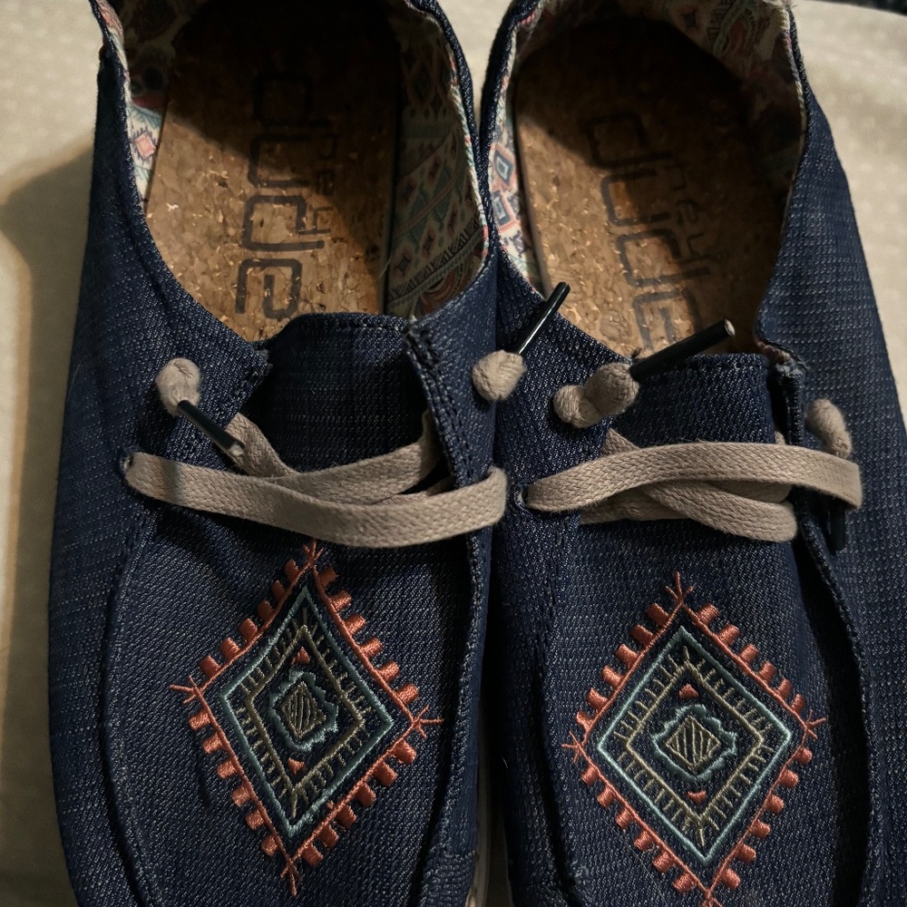 Women's Denim Hey Dudes w/ Aztec stitching Size 9